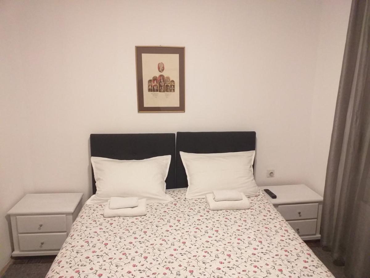 Zeravica Rooms B&B เซรมสกี คาร์ลอฟซี ภายนอก รูปภาพ