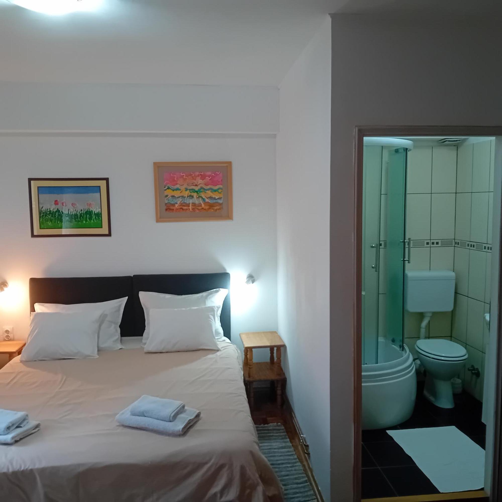 Zeravica Rooms B&B เซรมสกี คาร์ลอฟซี ภายนอก รูปภาพ