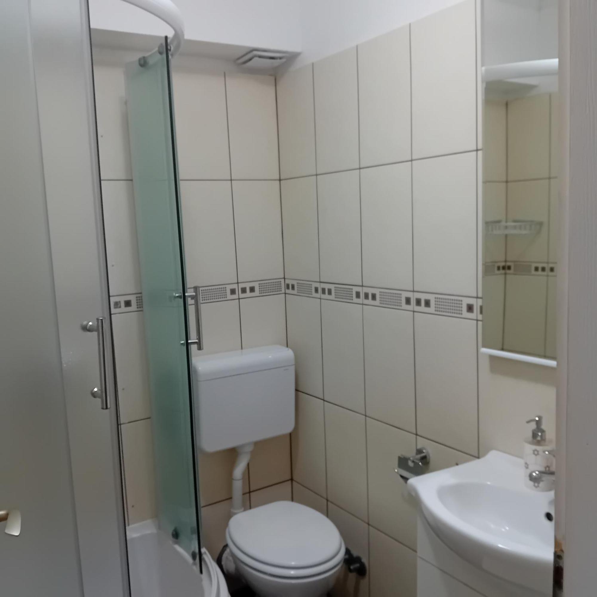 Zeravica Rooms B&B เซรมสกี คาร์ลอฟซี ภายนอก รูปภาพ