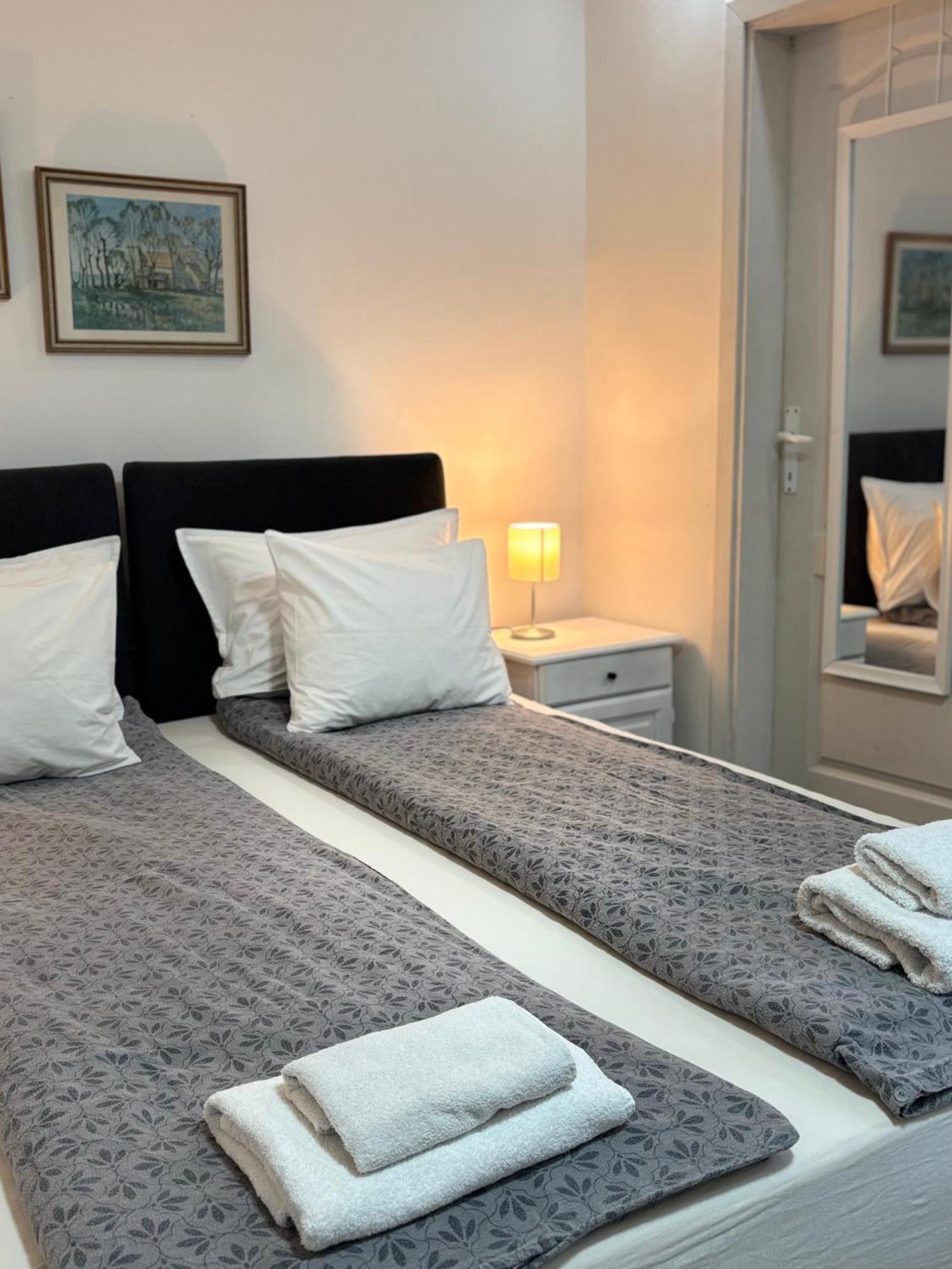Zeravica Rooms B&B เซรมสกี คาร์ลอฟซี ภายนอก รูปภาพ